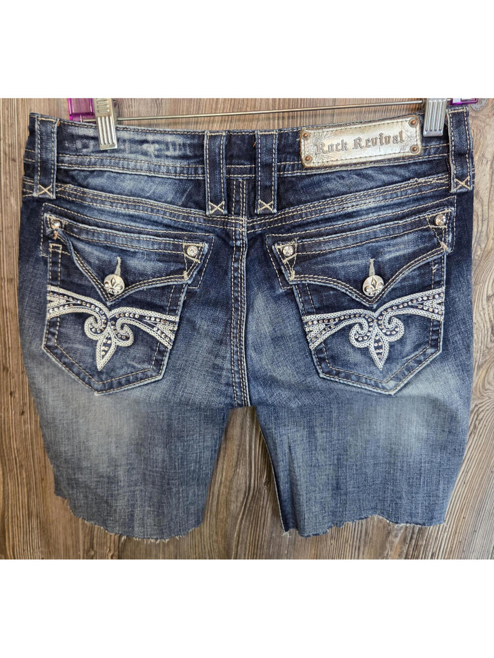 Rock Revival "Sora" Bermuda Cut-Off Denim Jean Shorts Women Sz 29 (30x9) Buckle